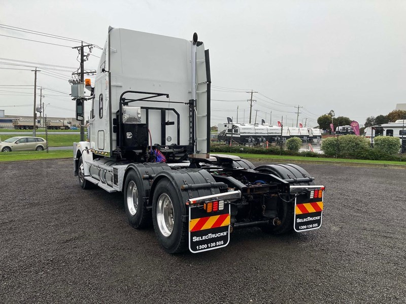 freightliner coronado 892939 039