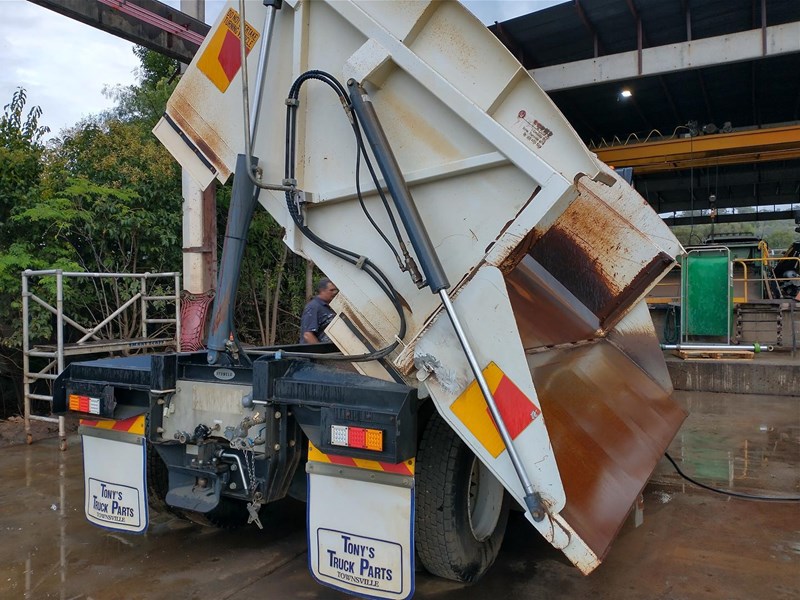 isuzu giga 883366 037