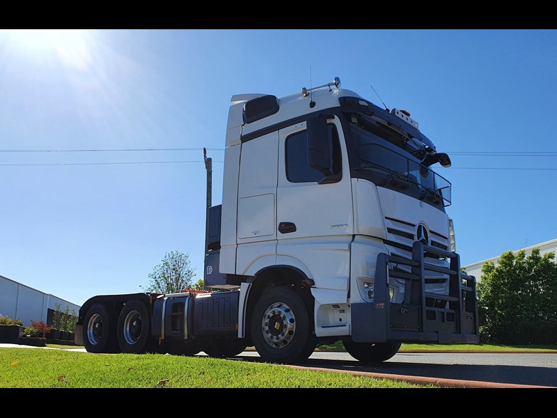 mercedes-benz actros 889337 001
