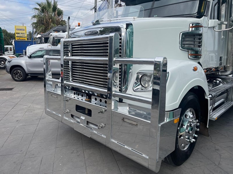 freightliner coronado 114 886404 021