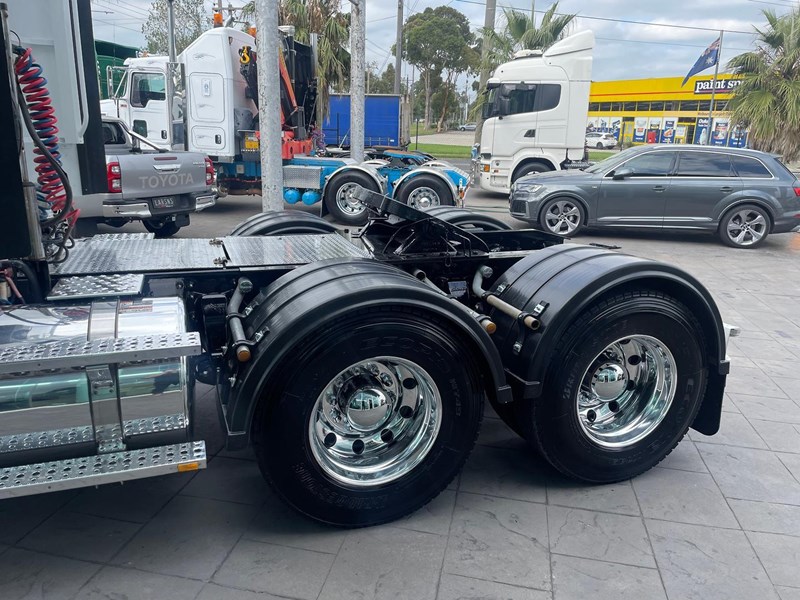 freightliner coronado 114 886404 015