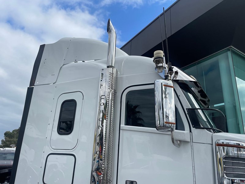freightliner coronado 114 886404 029