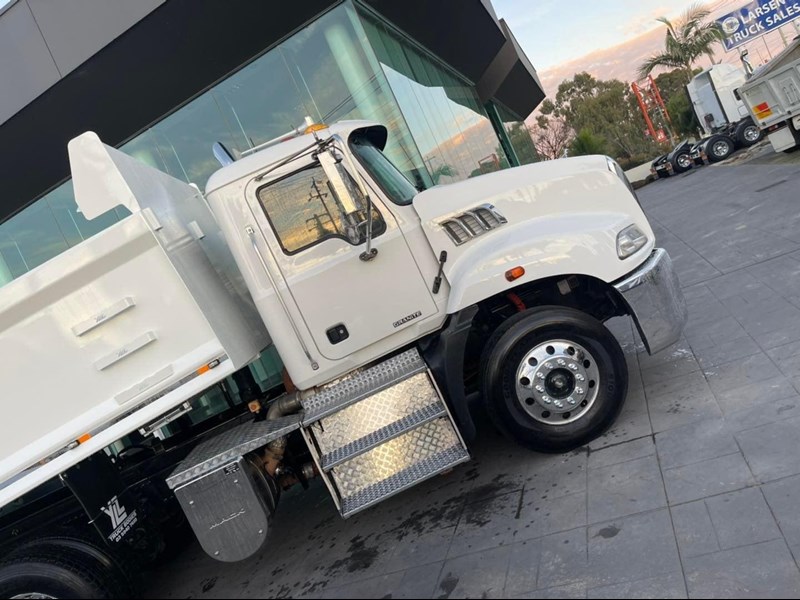 mack granite 889686 013