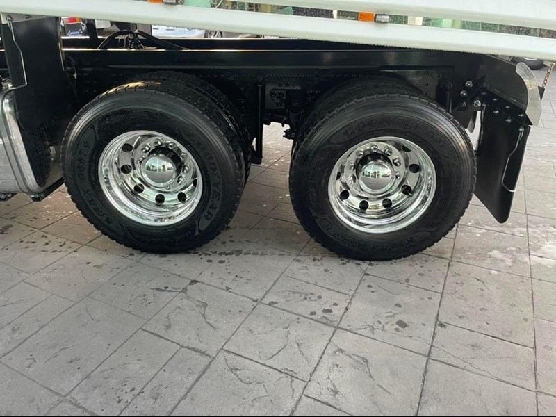 mack granite 889686 027
