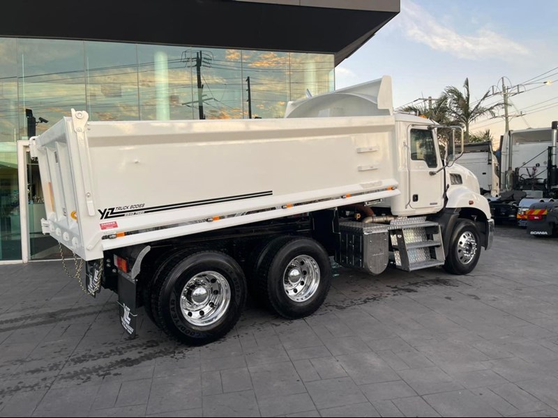 mack granite 889686 019