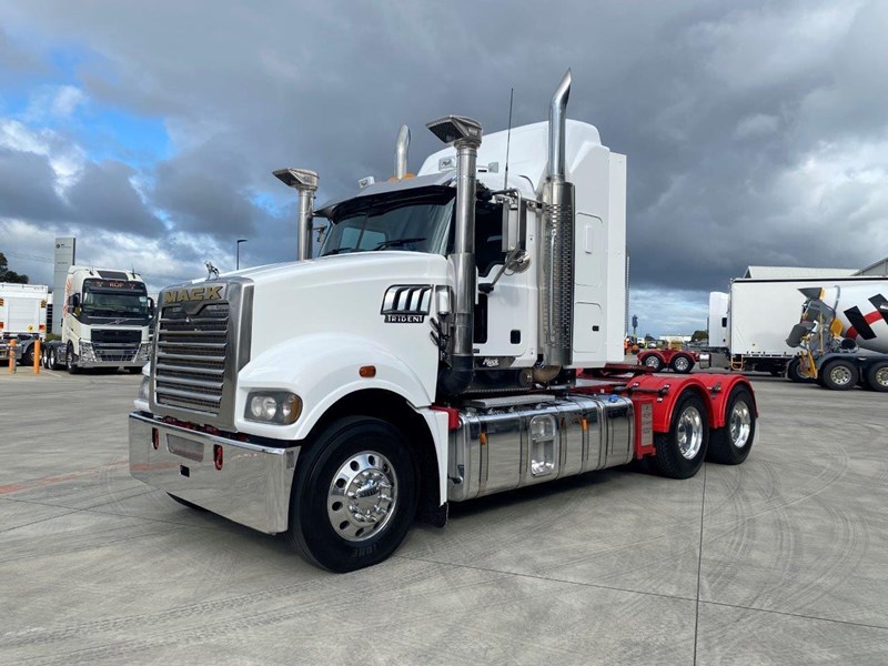mack trident 895023 007