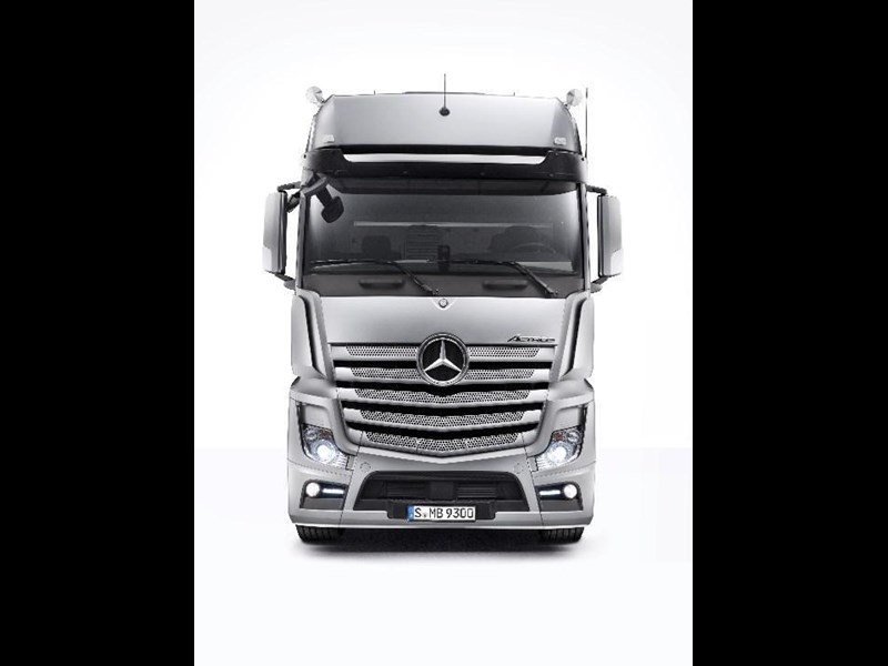 mercedes-benz actros 867537 017