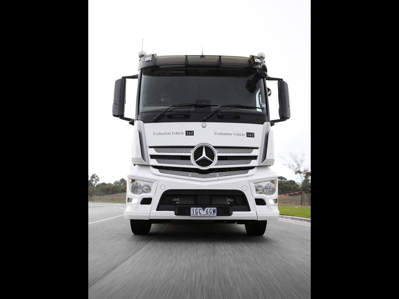 mercedes-benz actros 867537 025