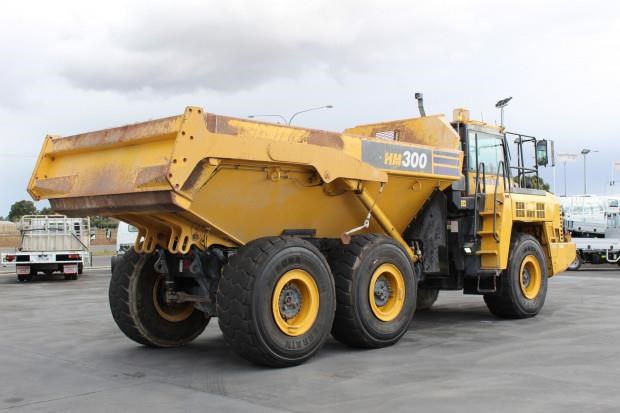 komatsu hm300 889043 015