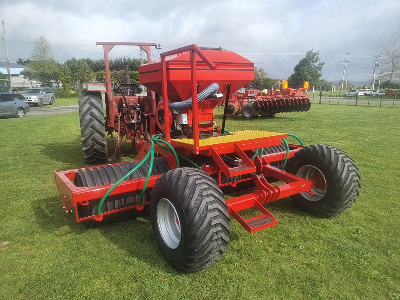 scimitar 3m roller with airseeder 374168 005