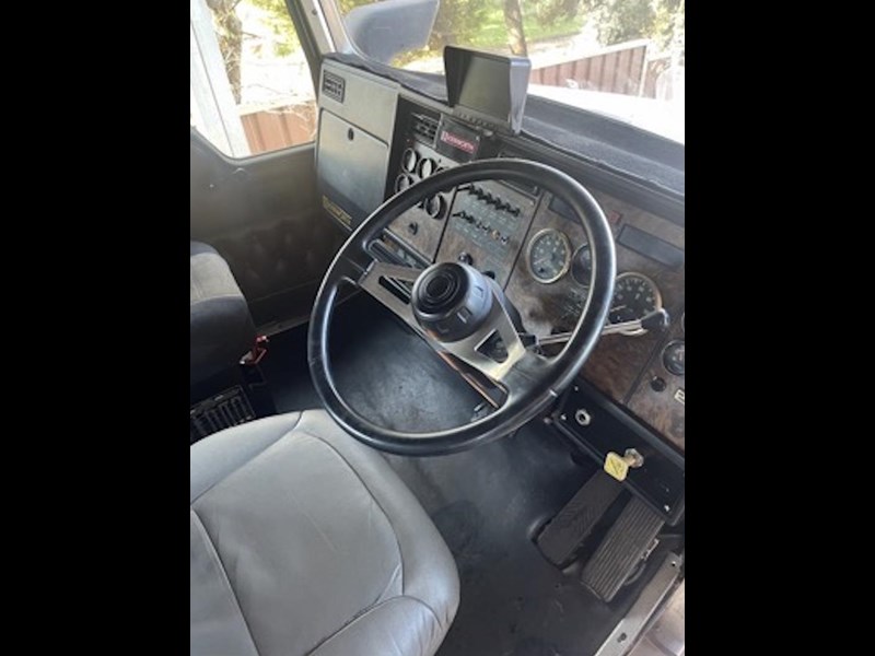 kenworth t401 897854 011