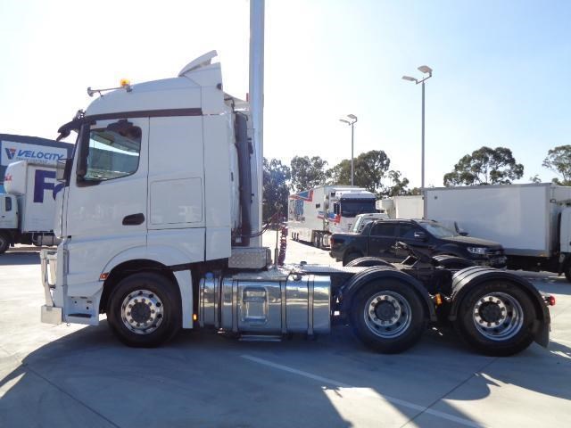 mercedes-benz actros 899952 011