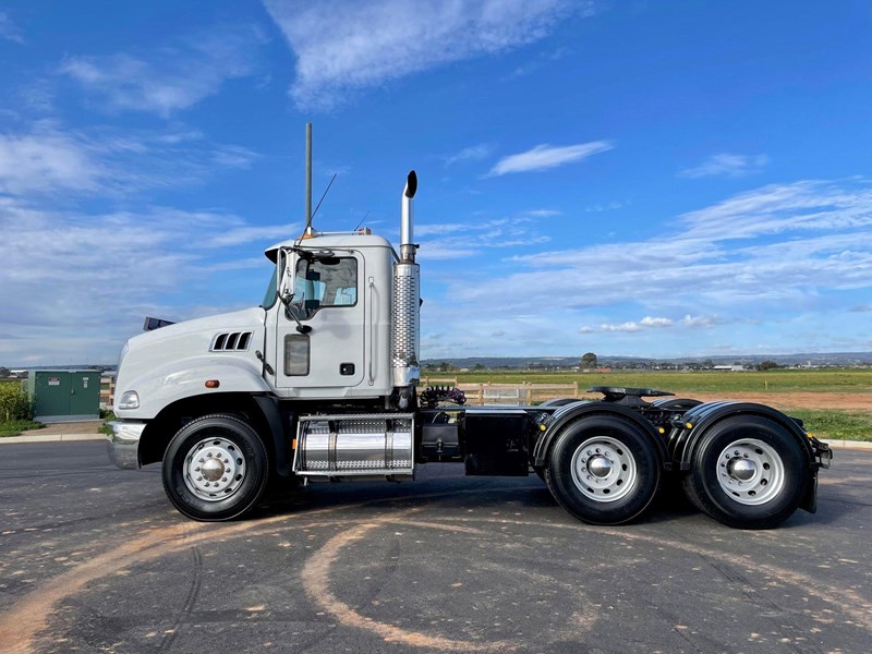 mack granite 900986 007