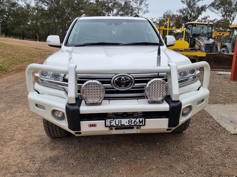 toyota landcruiser 901038 011