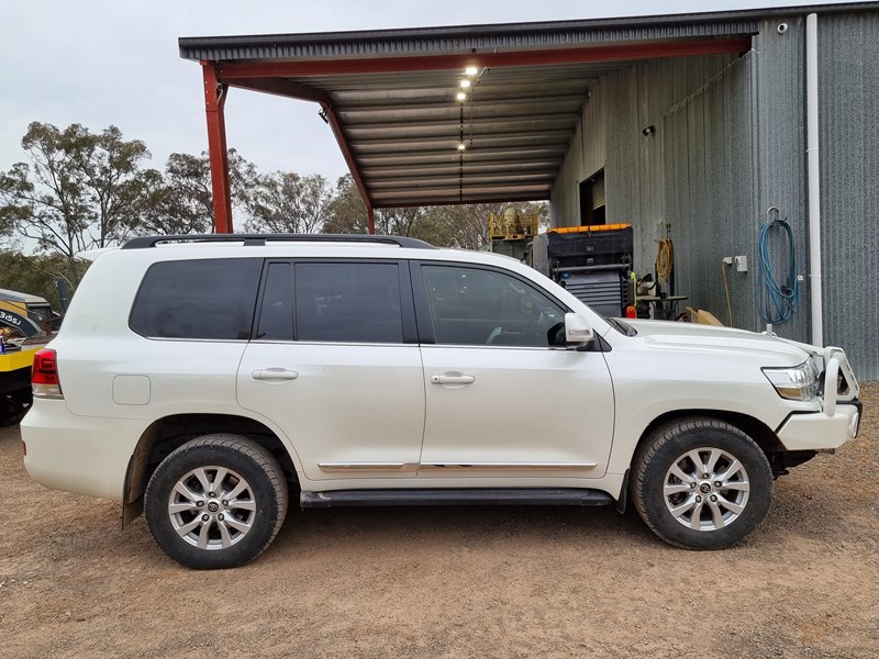 toyota landcruiser 901038 039