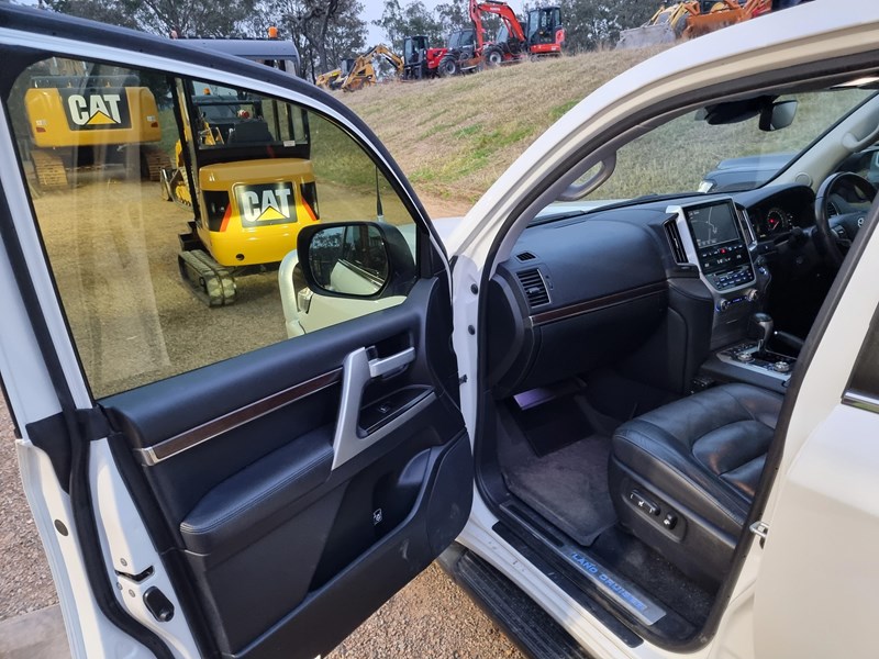 toyota landcruiser 901038 107