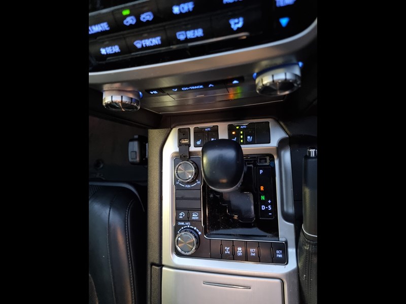 toyota landcruiser 901038 129