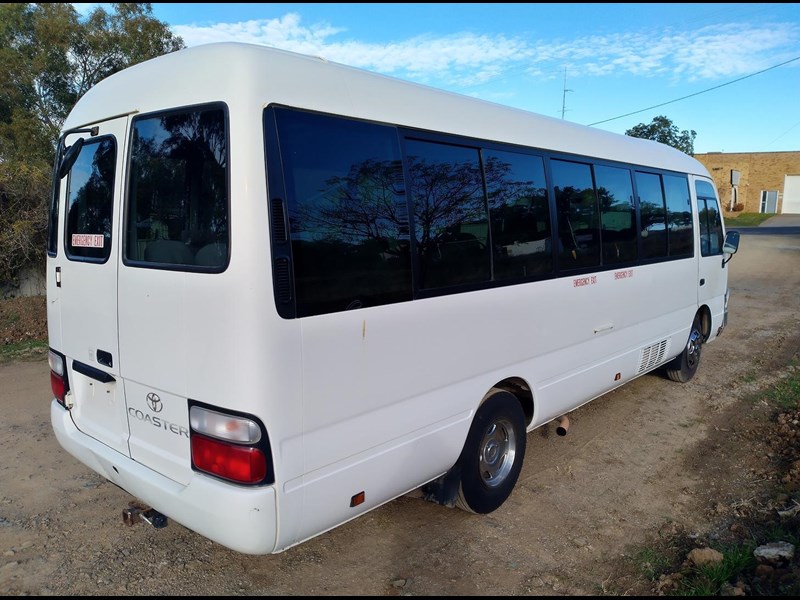 toyota coaster deluxe 896383 011