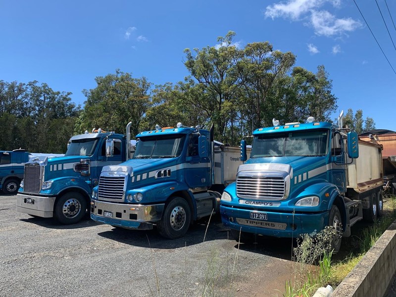 freightliner columbia 879810 037