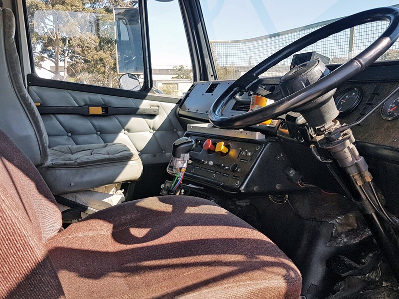 freightliner fl112 901806 007