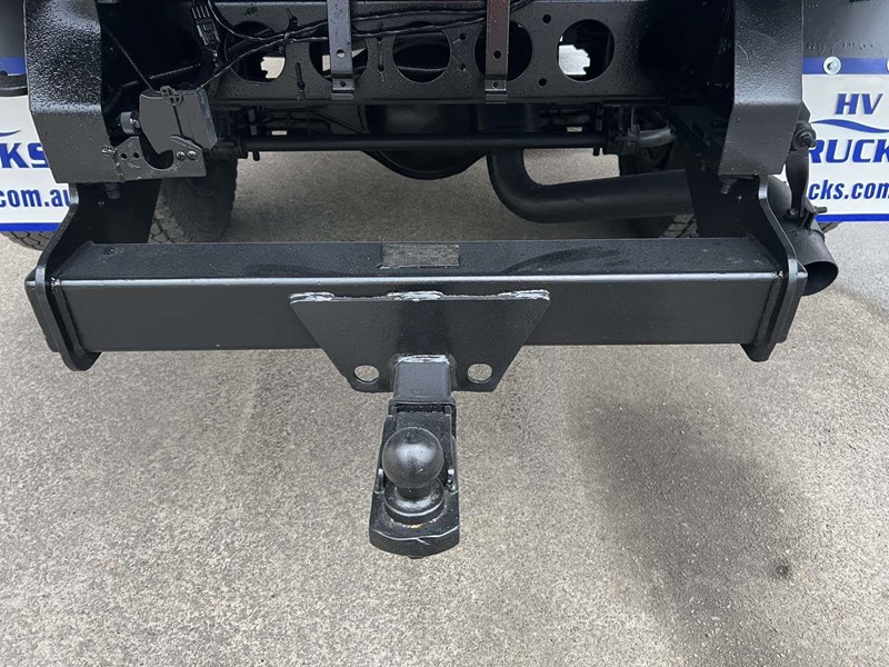 isuzu npr300 crew 900550 023