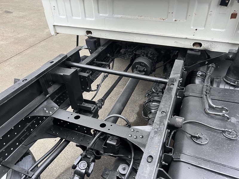 isuzu npr300 crew 900550 047
