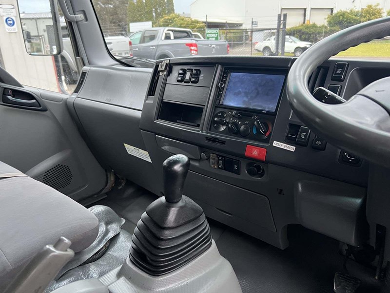 isuzu npr300 crew 900550 055