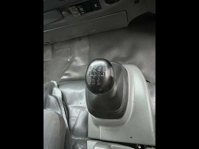 isuzu npr300 crew 900550 059