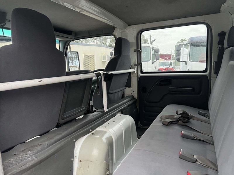 isuzu npr300 crew 900550 069