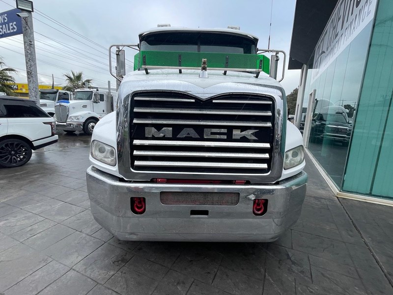 mack granite 895704 035