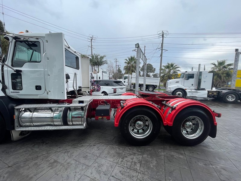 mack granite 895704 023
