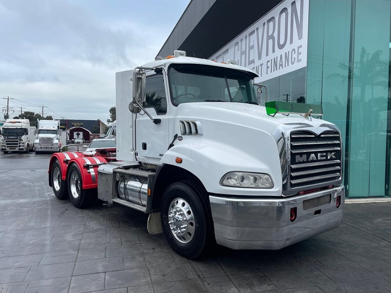 mack granite 895704 003