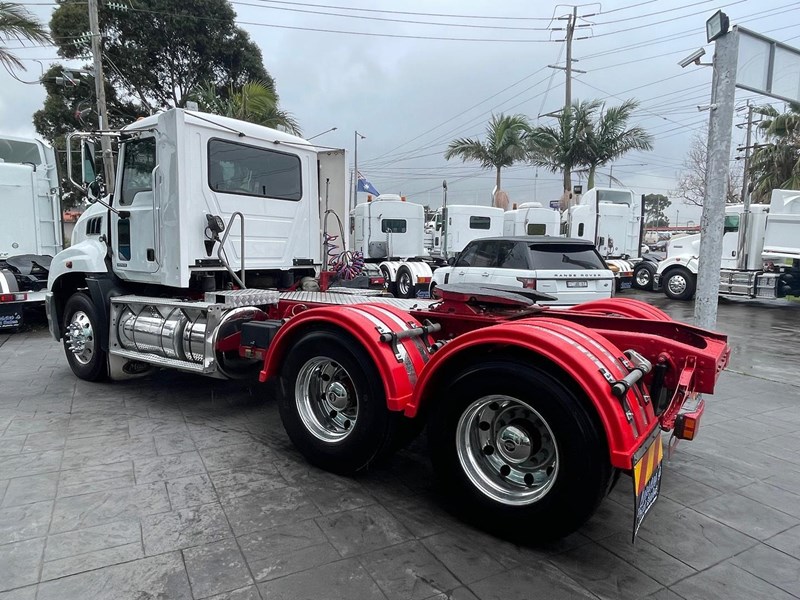 mack granite 895704 017