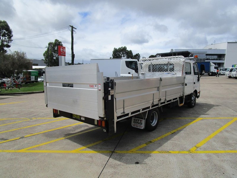 hino 300 series 882761 013