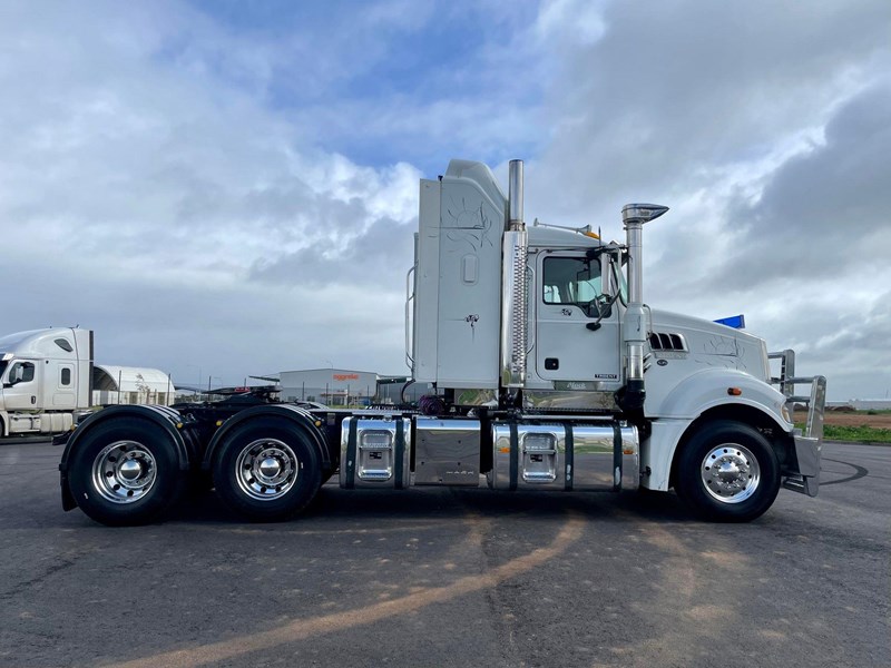 mack trident 901936 009