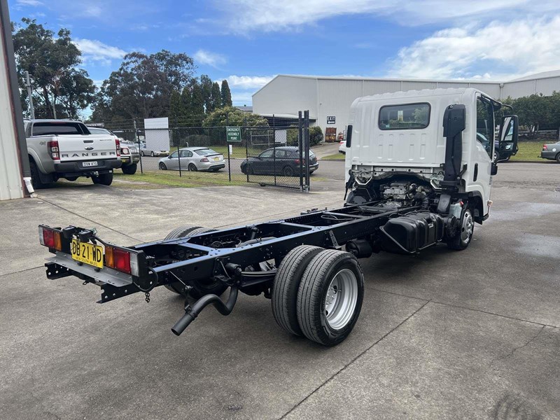 isuzu nlr200m 901939 013