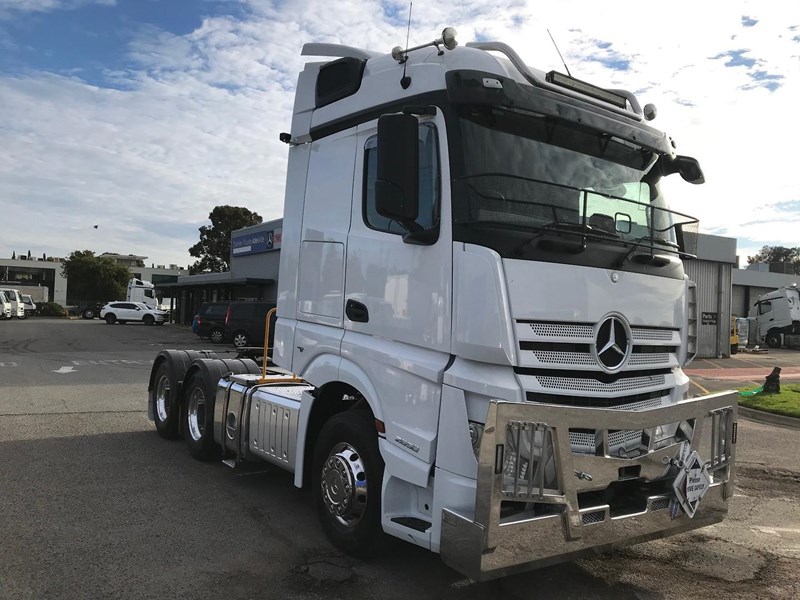 mercedes-benz actros 898571 001