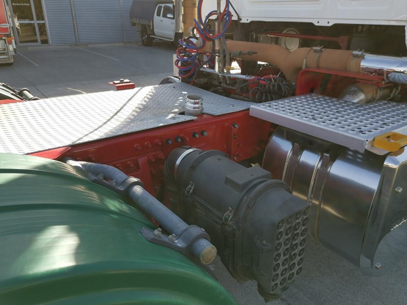 mack trident 896420 015