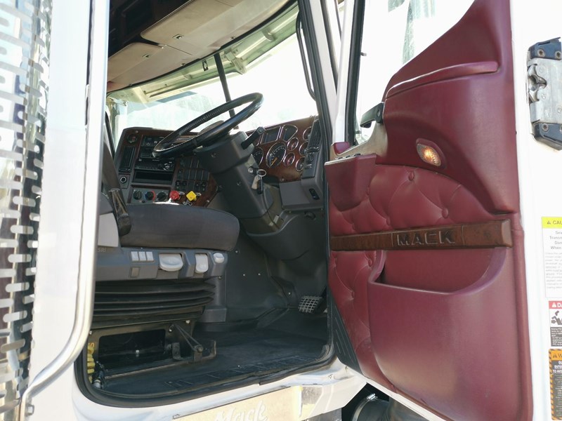 mack trident 896420 017