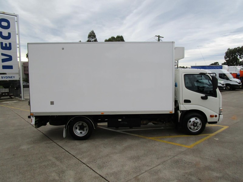 hino 300 series 889751 015