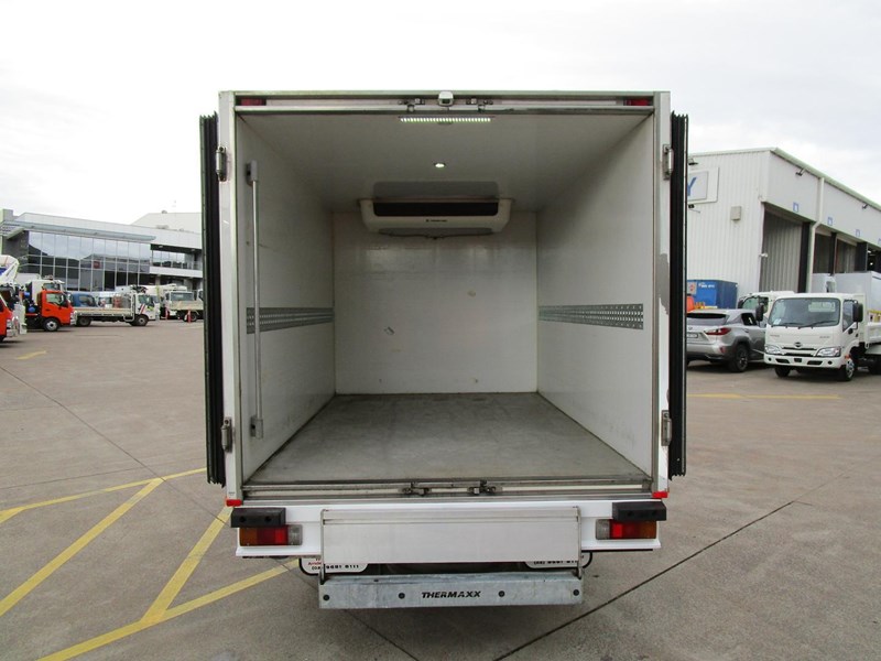 hino 300 series 889751 017