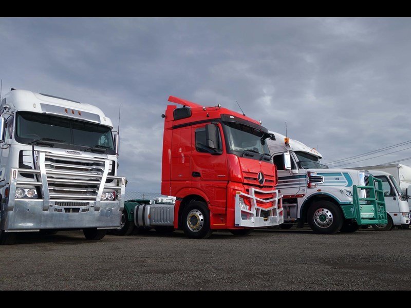 mercedes-benz actros 879814 005