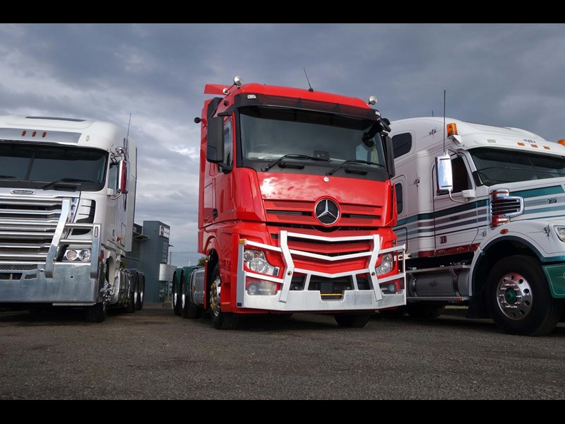 mercedes-benz actros 879814 051