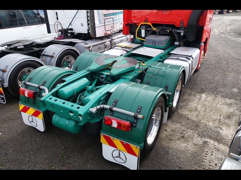 mercedes-benz actros 879814 015
