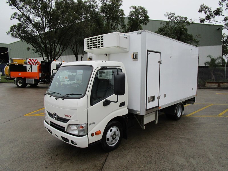 hino 300 series 896799 005