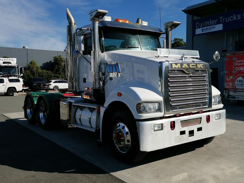 mack trident 896420 009
