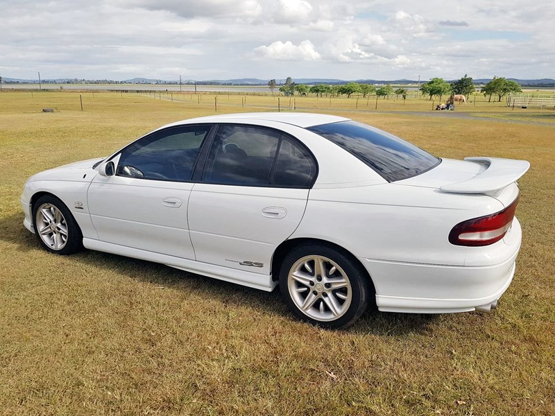 holden commodore ss 936737 005
