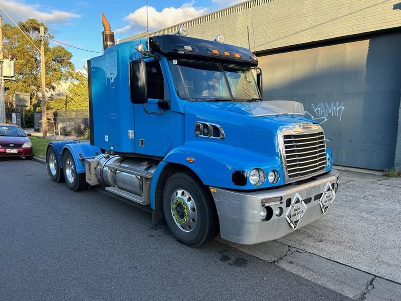 freightliner columbia cl112 946438 049