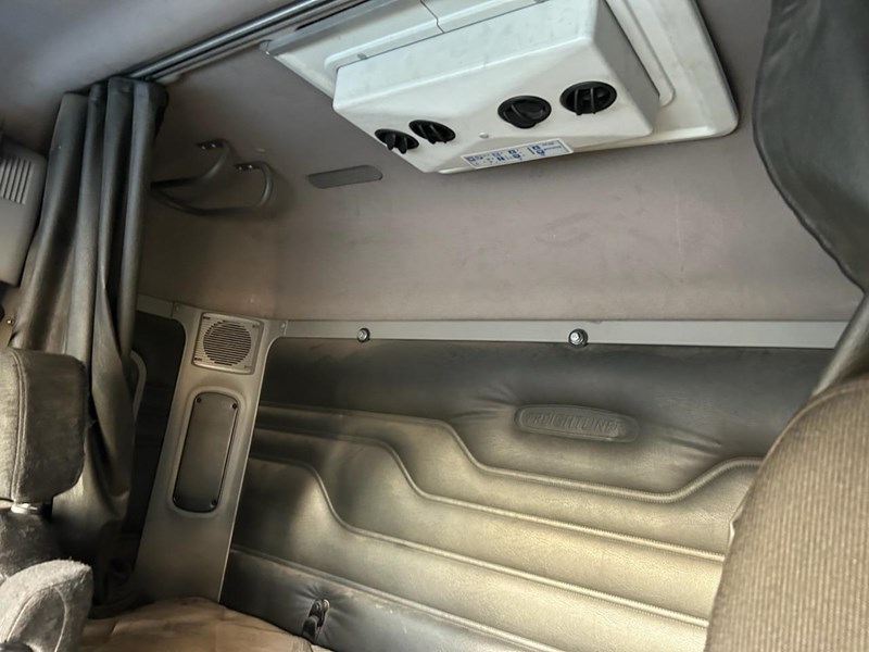freightliner columbia cl112 946438 015