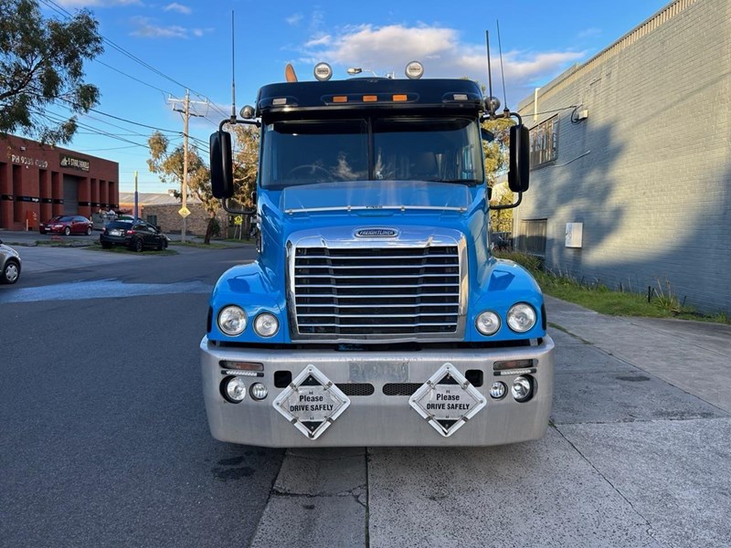 freightliner columbia cl112 946438 047